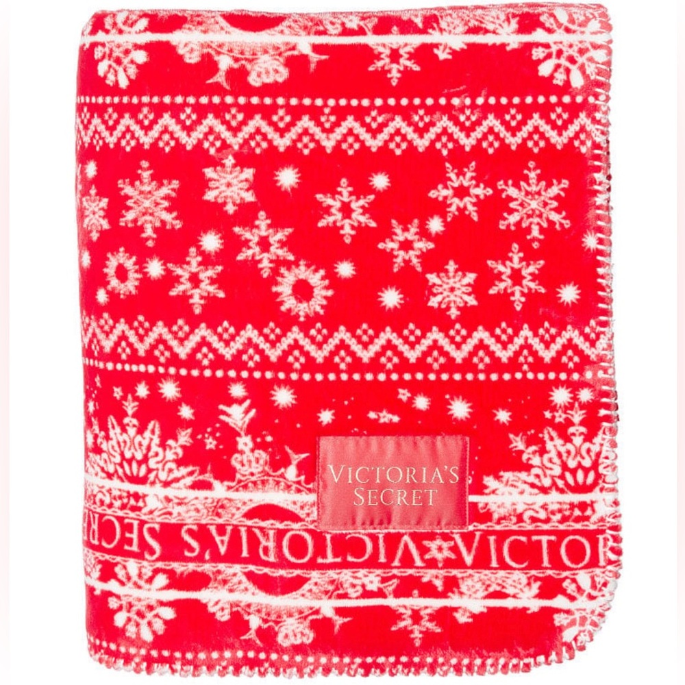 VICTORIA'S SECRET
Cozy Red Plush Fleece Blanket‎